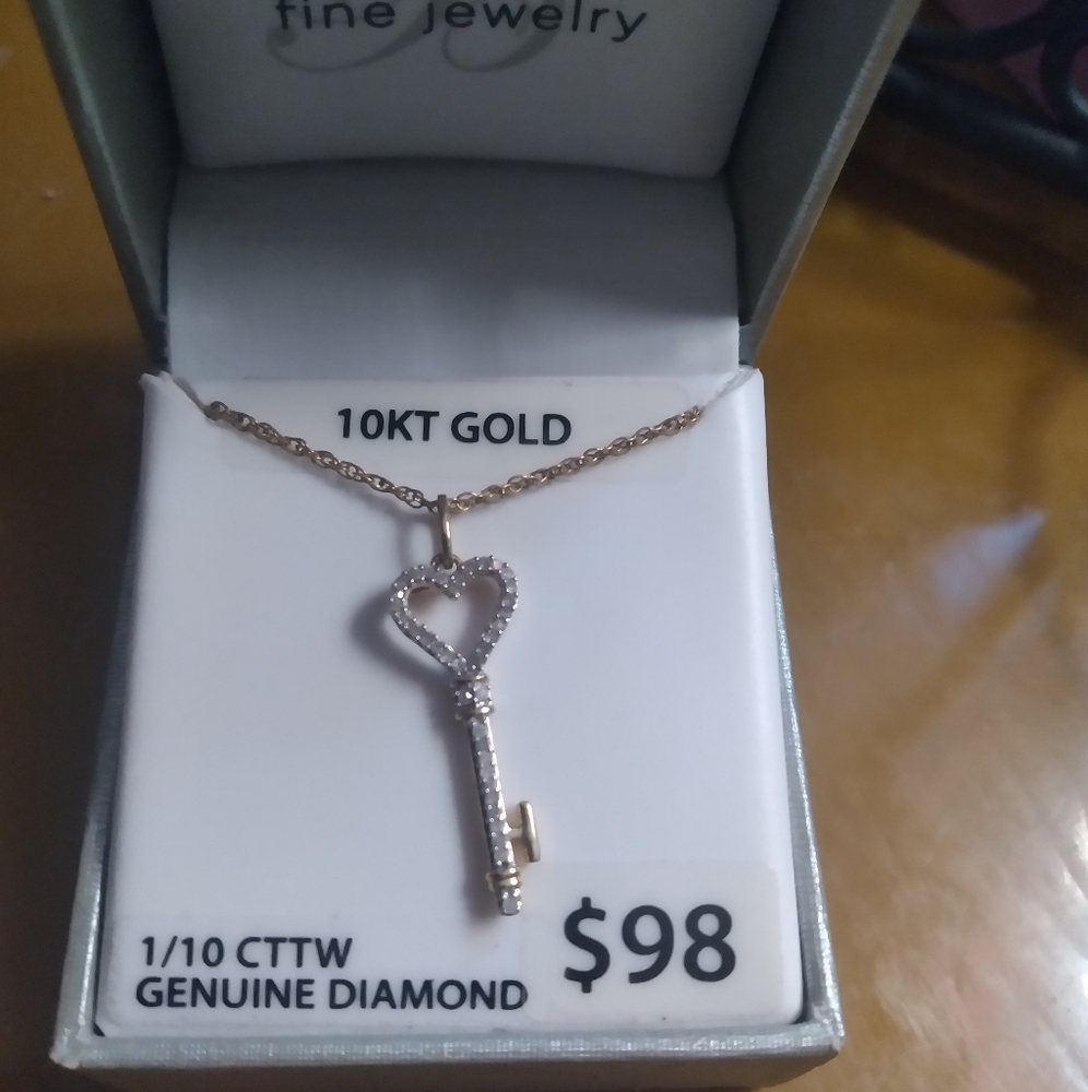 10 kt gold key pendant and necklace